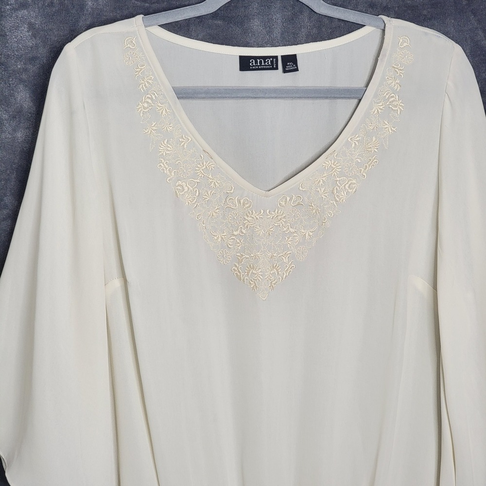 a.n.a A New Approach Blouse Women PXL Ivory Embroidered V-Neck Smocked Hem - Picture 4 of 10